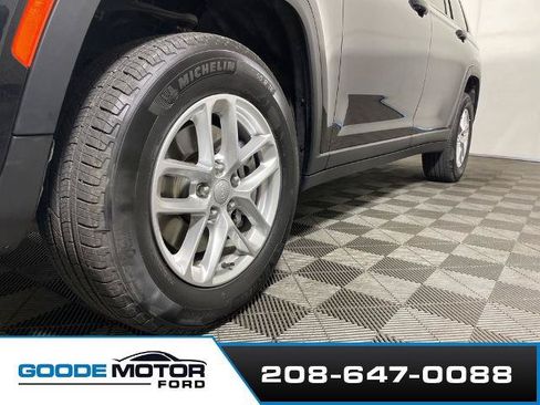 Used 2024 Jeep Grand Cherokee L Laredo w/ Luxury Tech Group I AWD/4WD image 27