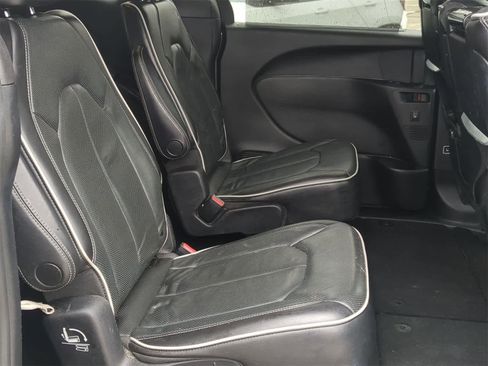 Certified 2019 Chrysler Pacifica Limited w/ S Appearance Package image 28