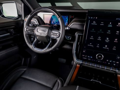 Used 2025 GMC Yukon Denali w/ Denali Reserve Package image 6