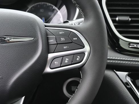 New 2026 Chrysler Pacifica Select image 29