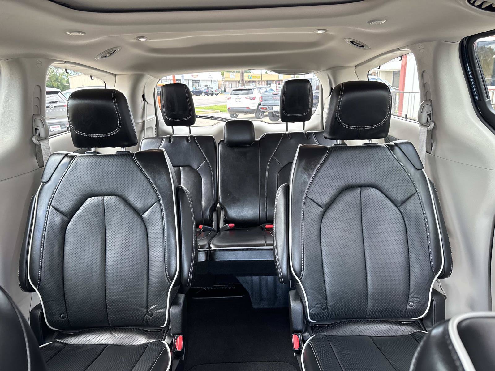 Used 2024 Chrysler Pacifica Limited FWD image 10