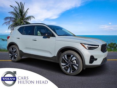 New 2025 Volvo XC40 B5 Plus w/ Climate Package