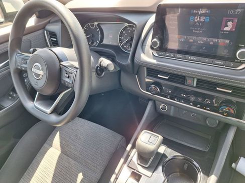 Used 2023 Nissan Rogue SV image 30