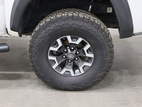 Used 2020 Toyota Tacoma TRD Sport image 40