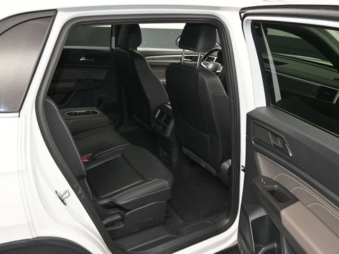 Used 2023 Volkswagen Atlas Cross Sport SE image 11