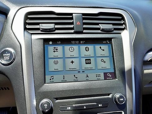 Used 2018 Ford Fusion SE w/ Fusion SE Technology Package FWD image 25