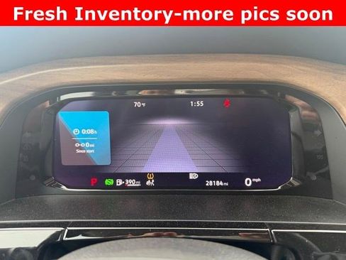 Used 2025 Volkswagen Atlas SE image 6