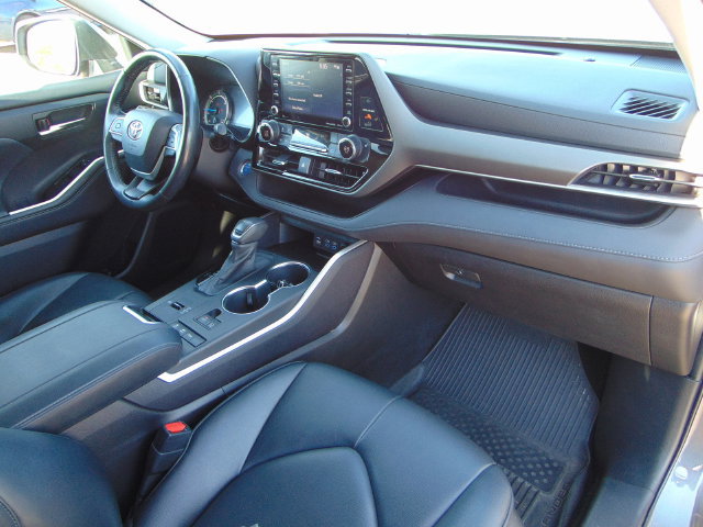 Used 2022 Toyota Highlander XLE AWD/4WD image 26
