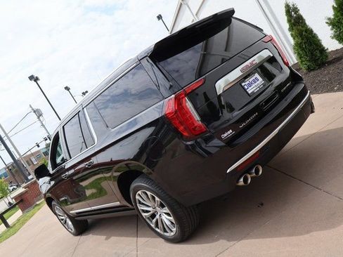 Used 2022 GMC Yukon XL Denali AWD/4WD image 5