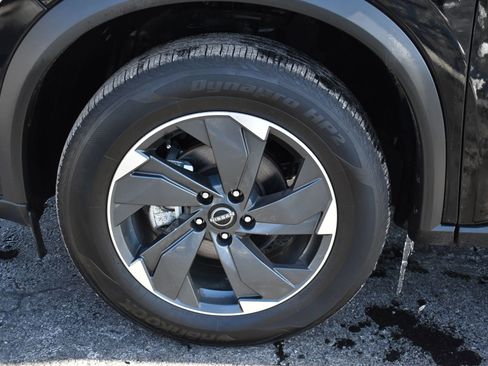 Used 2025 Nissan Rogue SV image 11