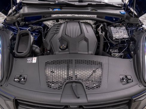 Certified 2025 Porsche Macan Turbo image 29