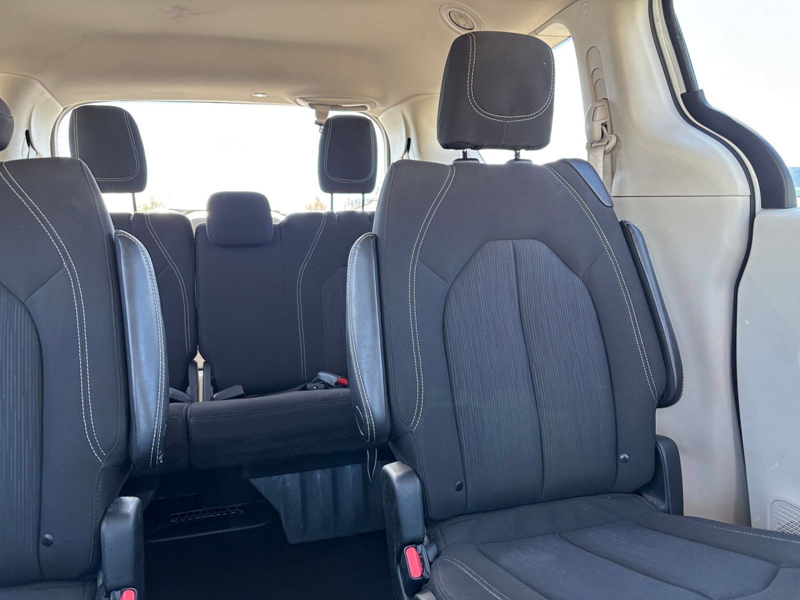 Used 2023 Chrysler Voyager LX FWD image 39