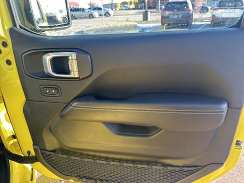 Used 2022 Jeep Wrangler Unlimited Sahara w/ Cold Weather Group AWD/4WD image 8