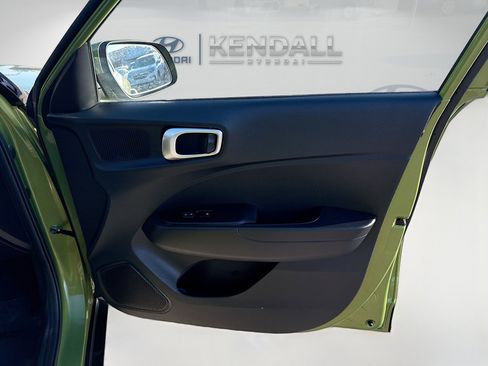 Used 2023 Hyundai Venue SEL image 27
