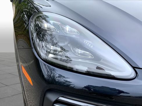 Used 2022 Porsche Cayenne AWD/4WD image 25