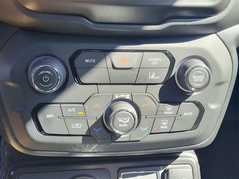 Used 2023 Jeep Renegade Latitude image 22