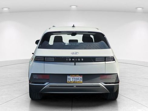 Certified 2024 Hyundai Ioniq 5 SE RWD image 4