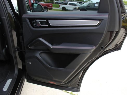 Used 2019 Porsche Cayenne AWD/4WD image 24