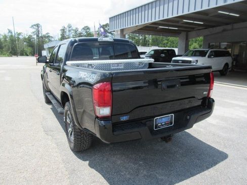 Used 2017 Toyota Tacoma TRD Sport w/ Tow Package (A/T) AWD/4WD image 3