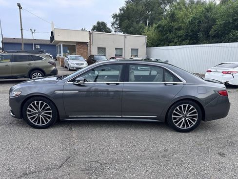 Used 2018 Lincoln Continental Select w/ Continental Climate Package FWD image 4