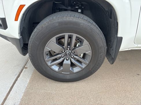 Used 2025 Nissan Frontier SV w/ SV Convenience Package image 9