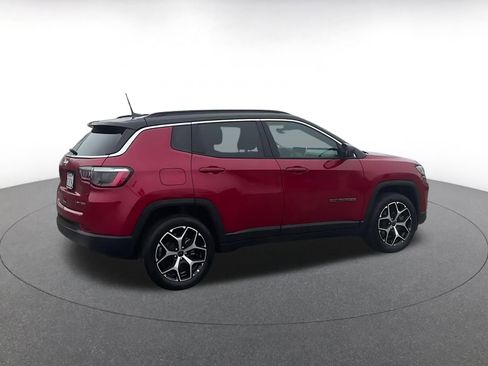 Used 2025 Jeep Compass Limited image 15