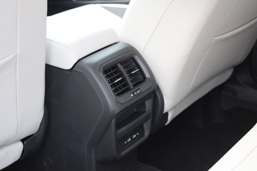 New 2026 Volkswagen Taos SE AWD/4WD image 22