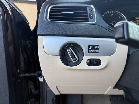 Used 2012 Volkswagen Jetta TDI FWD image 13