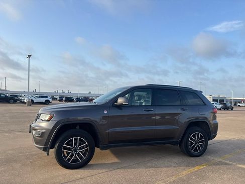 Used 2021 Jeep Grand Cherokee Trailhawk w/ Trailhawk Luxury Group AWD/4WD image 9
