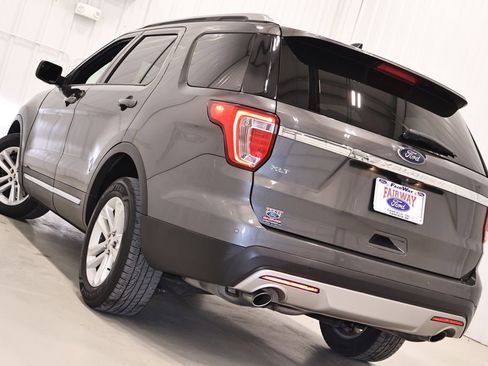 Certified 2017 Ford Explorer XLT w/ Equipment Group 202A image 38