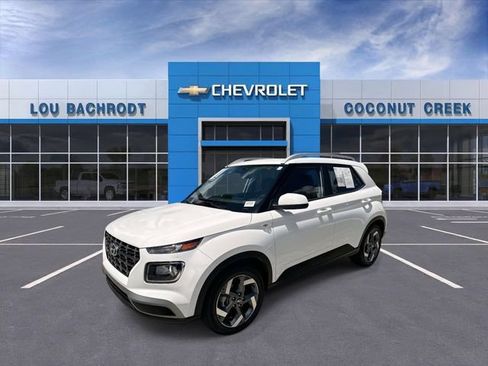 Used 2025 Hyundai Venue SEL FWD image 4