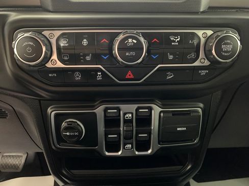 Used 2021 Jeep Wrangler Unlimited Sport AWD/4WD image 9