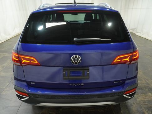 Used 2023 Volkswagen Taos SE w/ Panoramic Sunroof Package AWD/4WD image 4