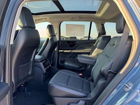 New 2025 Lincoln Aviator AWD image 9