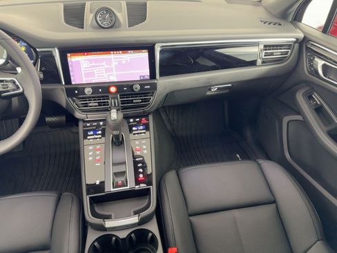 Certified 2026 Porsche Macan AWD/4WD image 28