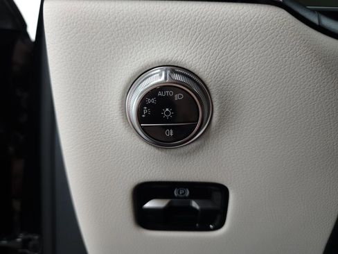 Certified 2026 Mercedes-Benz GLC 300 4MATIC image 9
