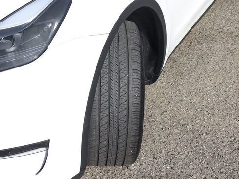 Used 2024 Tesla Model Y Long Range RWD image 41