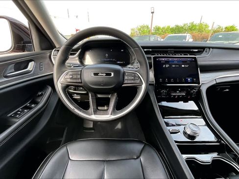 Used 2023 Jeep Grand Cherokee L Limited w/ Black Appearance Package AWD/4WD image 6