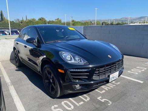 Used 2018 Porsche Macan AWD/4WD image 2