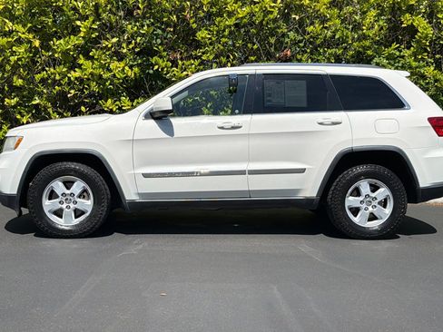 Used 2011 Jeep Grand Cherokee Laredo AWD/4WD image 7