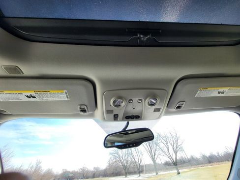 Used 2016 Chevrolet Traverse LT image 23