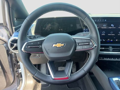 Used 2025 Chevrolet Equinox EV LT w/ Convenience Package II FWD image 10