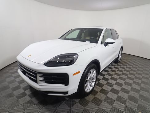 Used 2025 Porsche Cayenne image 11