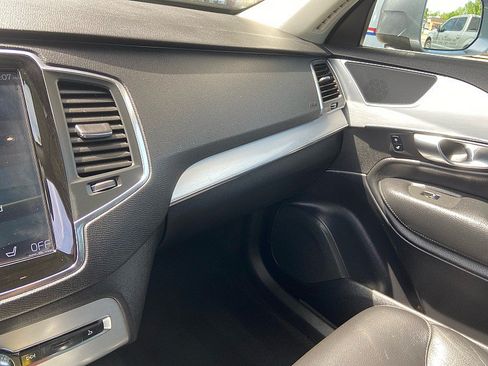 Used 2018 Volvo XC90 T5 Momentum w/ Convenience Package AWD/4WD image 19