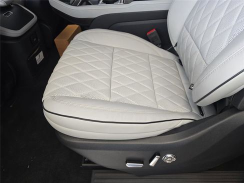 New 2025 Lincoln Navigator L Black Label w/ Black Label Special Edition image 13