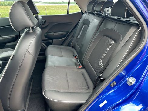 Used 2025 Hyundai Venue Limited FWD image 22