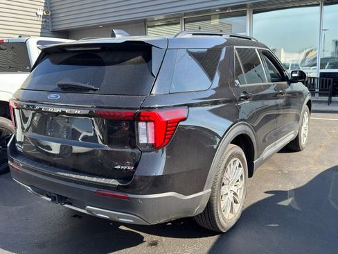 Used 2025 Ford Explorer Active w/ Active Comfort Package AWD/4WD image 3