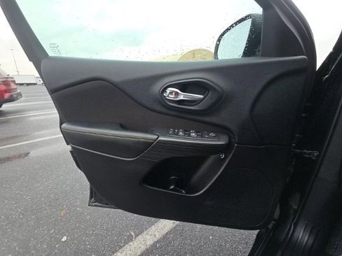 Used 2016 Jeep Cherokee Latitude w/ Safety/Convenience Group image 8