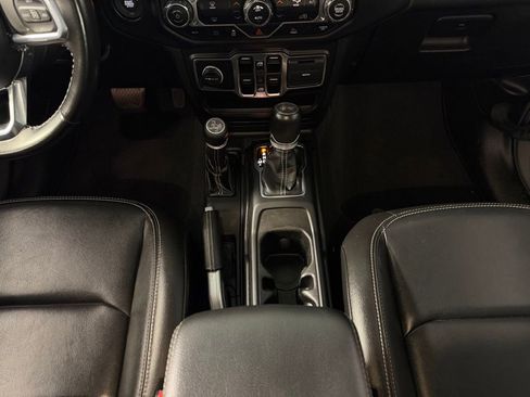 Used 2022 Jeep Wrangler Unlimited Sahara AWD/4WD image 17
