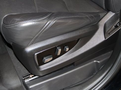 Used 2020 Cadillac Escalade ESV Premium Luxury image 35